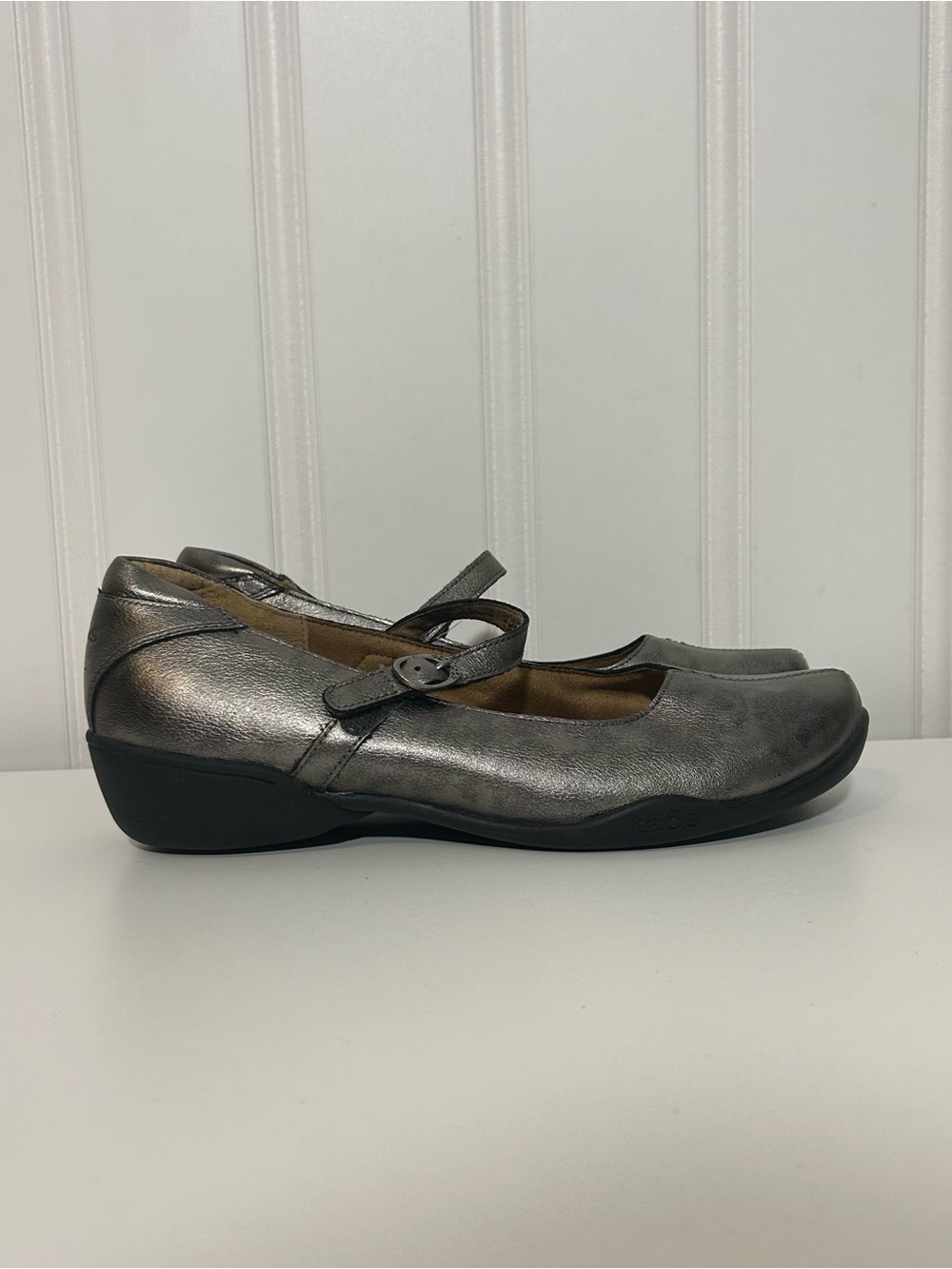 Taos ta dah metallic silver Maryjane sandals